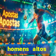 homens altos sarados pelados